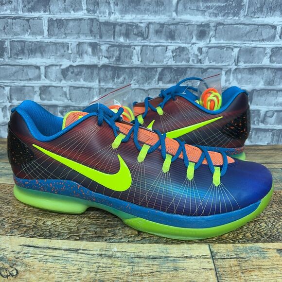 Athletic_Shoes